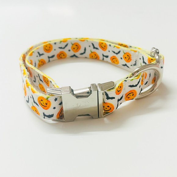 Halloween Dog Collar with Jack-o'-Lanterns and Bats (Medium) - Picture 2 of 6
